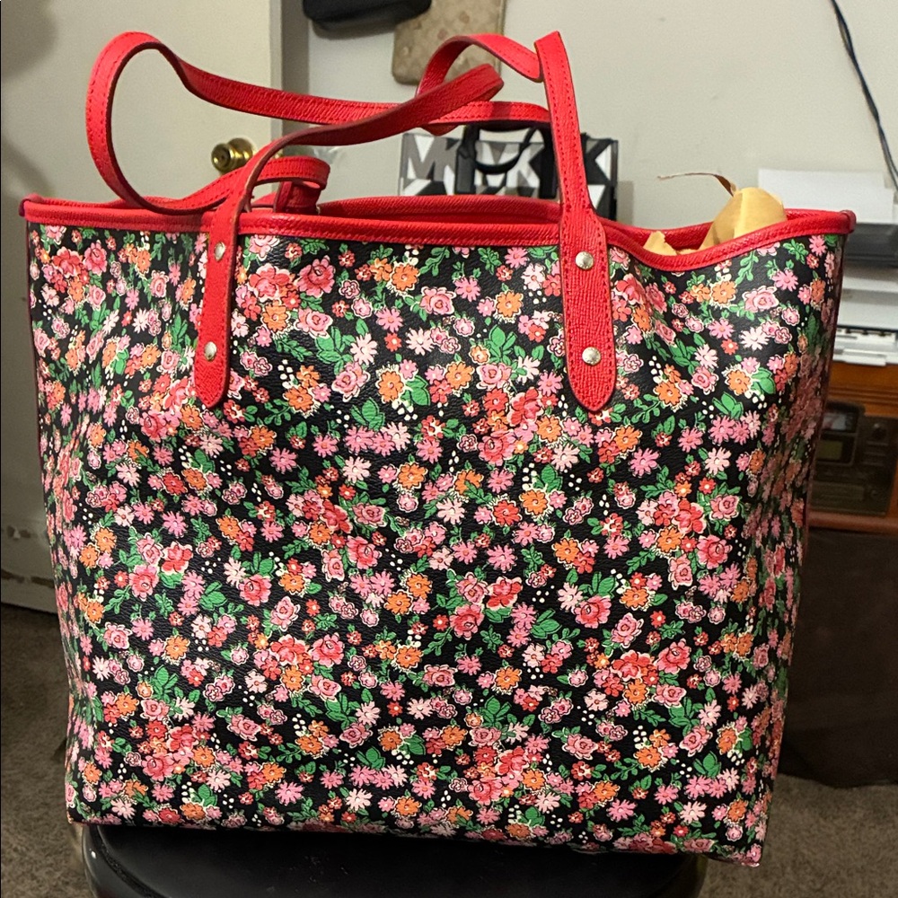Coach - Picture 2 of 14